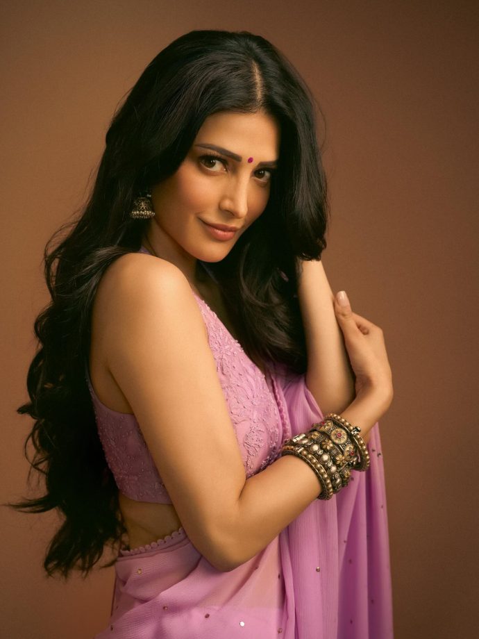 Shruti Hassan Makes Hearts Flutter In A Lavender Mirror Work Saree with Halter Blouse: Take A Look 993202