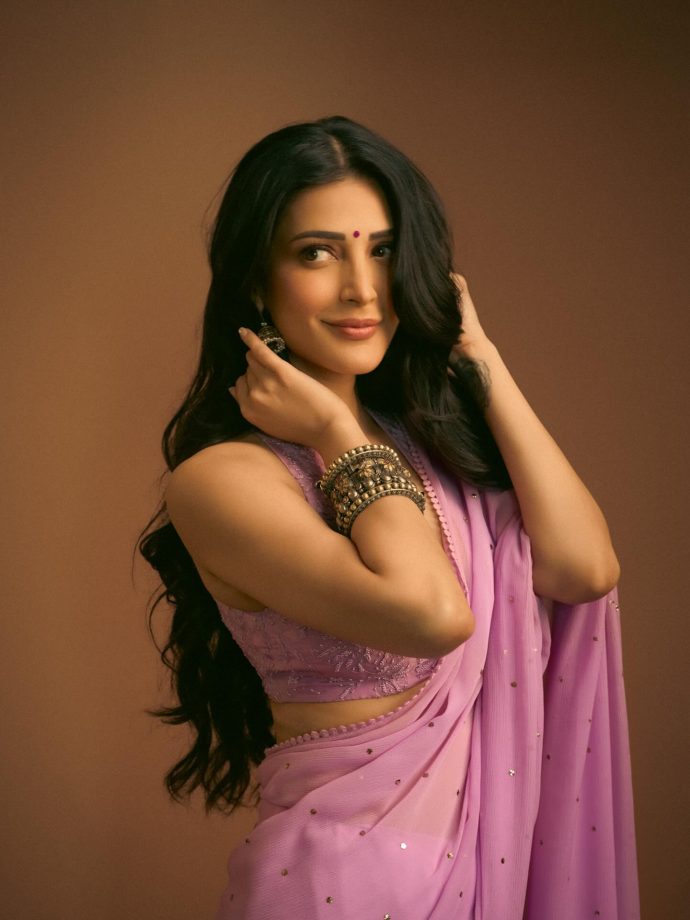 Shruti Hassan Makes Hearts Flutter In A Lavender Mirror Work Saree with Halter Blouse: Take A Look 993204
