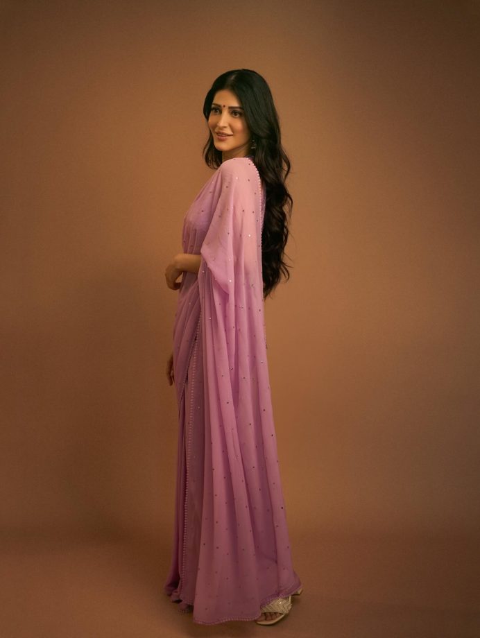 Shruti Hassan Makes Hearts Flutter In A Lavender Mirror Work Saree with Halter Blouse: Take A Look 993193