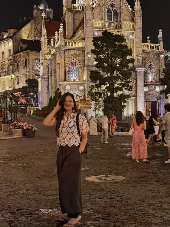 Shweta Tiwari keeps it easy, breezy, and stylish during her Disney day out 995339