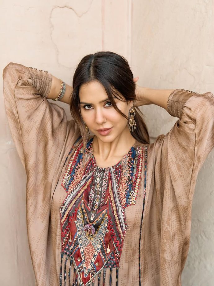 Sonam Bajwa Keeps It Easy and Rooted in Effortless Ethnic Style 995526