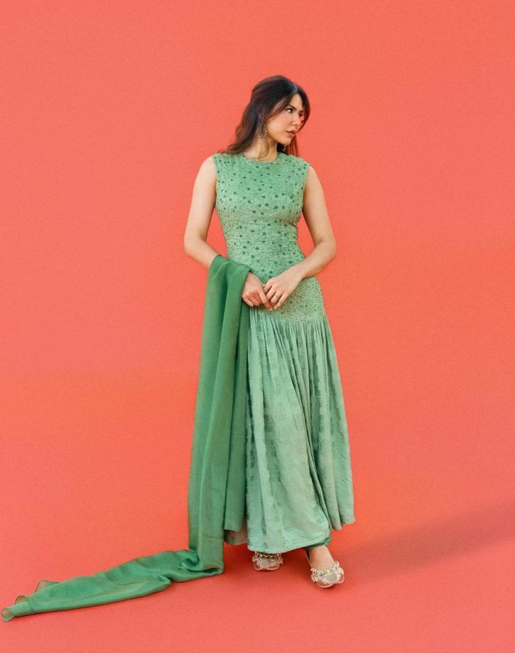 Sonam Bajwa Keeps It Fresh and Simple in Green 995299