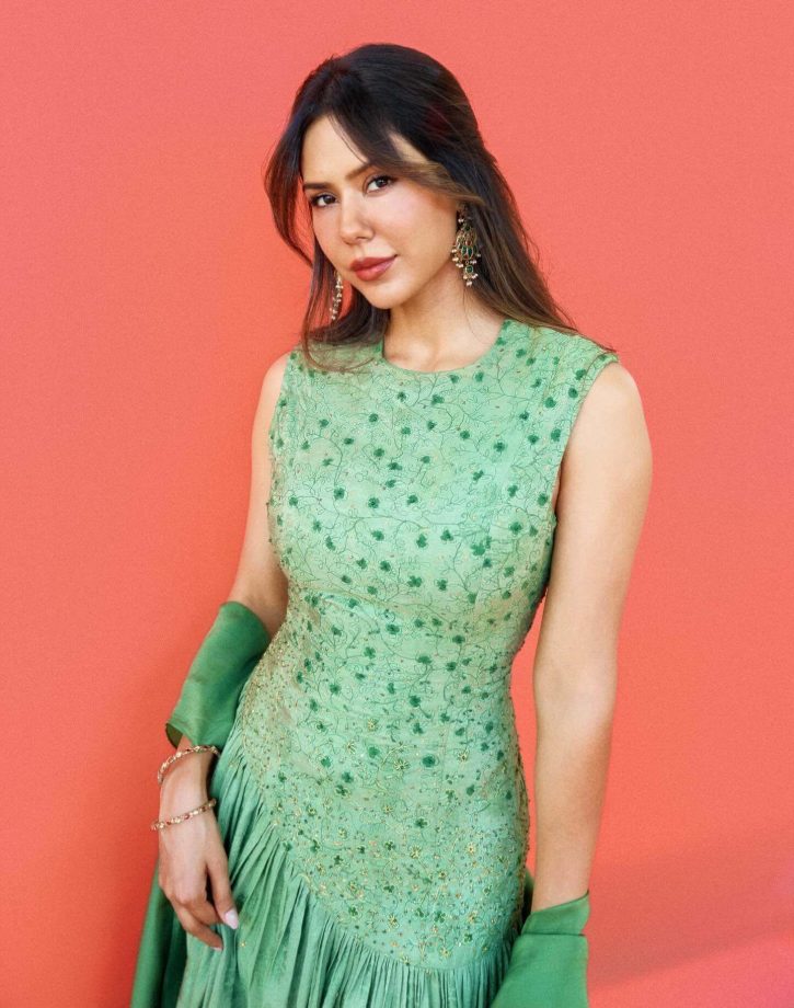 Sonam Bajwa Keeps It Fresh and Simple in Green 995302