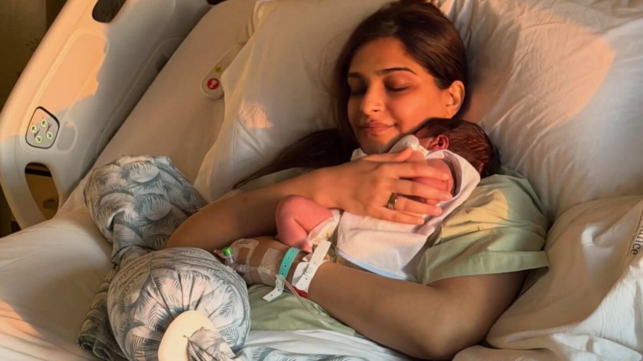 Sonam Kapoor Shares 1st Pic With Her Newborn Son From Hospital, Vicky Kaushal Reacts 993269