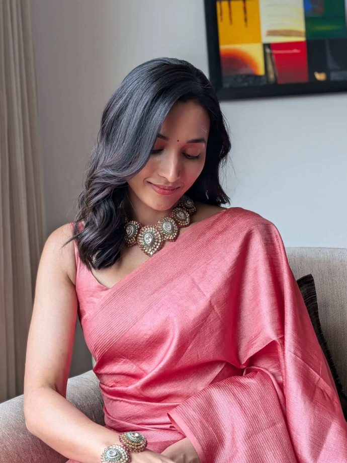 Srinidhi Shetty Keeps It Simple Yet Stunning In Pink Saree 994167