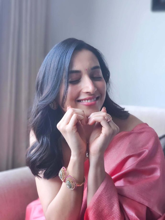 Srinidhi Shetty Keeps It Simple Yet Stunning In Pink Saree 994168