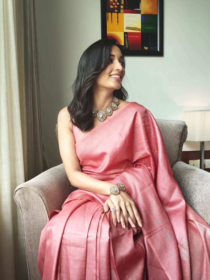 Srinidhi Shetty Keeps It Simple Yet Stunning In Pink Saree 994169