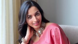 Srinidhi Shetty Keeps It Simple Yet Stunning In Pink Saree