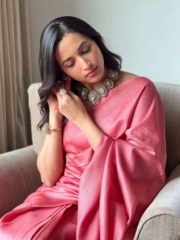 Srinidhi Shetty Keeps It Simple Yet Stunning In Pink Saree 994160