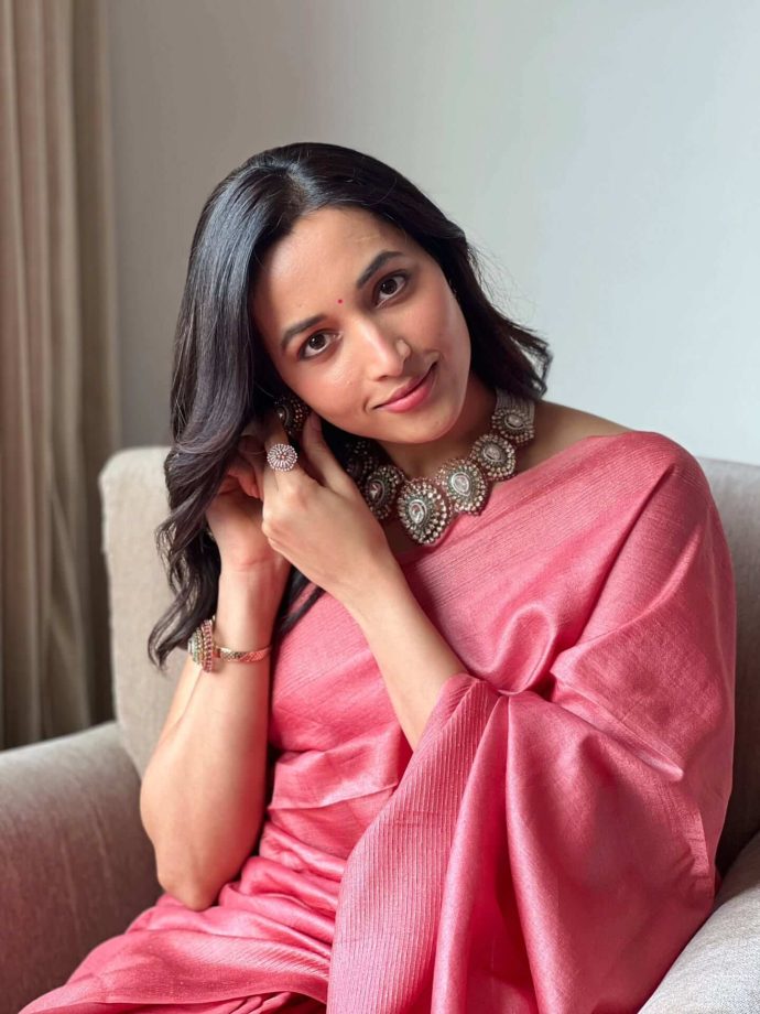 Srinidhi Shetty Keeps It Simple Yet Stunning In Pink Saree 994161