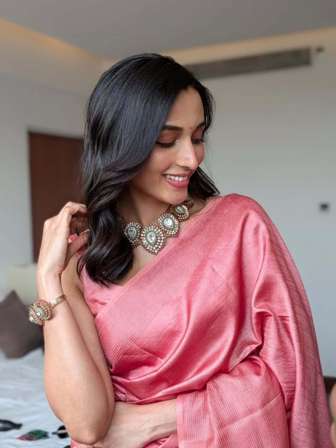 Srinidhi Shetty Keeps It Simple Yet Stunning In Pink Saree 994164