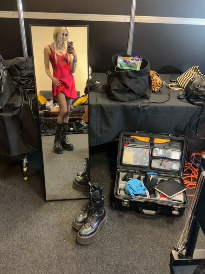 Taylor Momsen Resumes Tour With AC/DC After Scary Poisonous Spider Bite Incident 994513