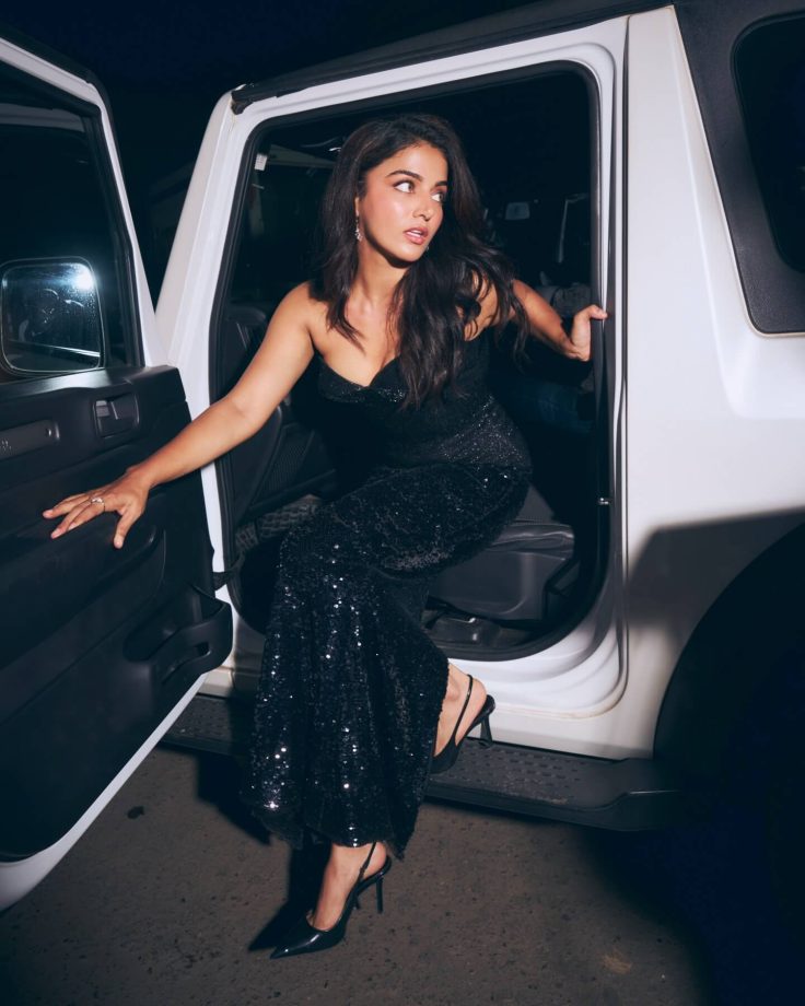 Wamiqa Gabbi goes all black and lets the look speak 995350