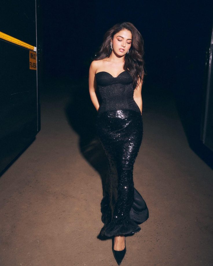 Wamiqa Gabbi goes all black and lets the look speak 995353