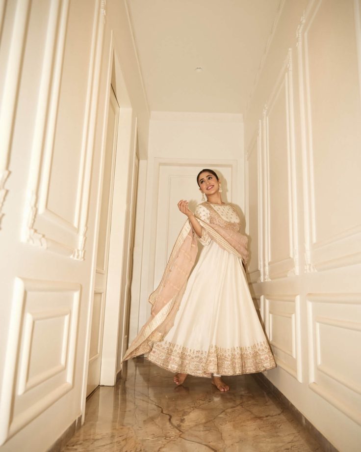 YRKKH'S Shivangi Joshi Turns Regal In An Off-White Anarkali With Jhumkas - See Pics 993071