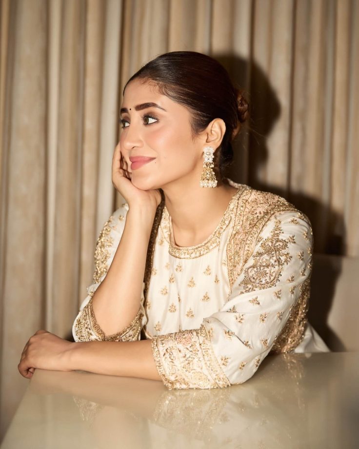 YRKKH'S Shivangi Joshi Turns Regal In An Off-White Anarkali With Jhumkas - See Pics 993073