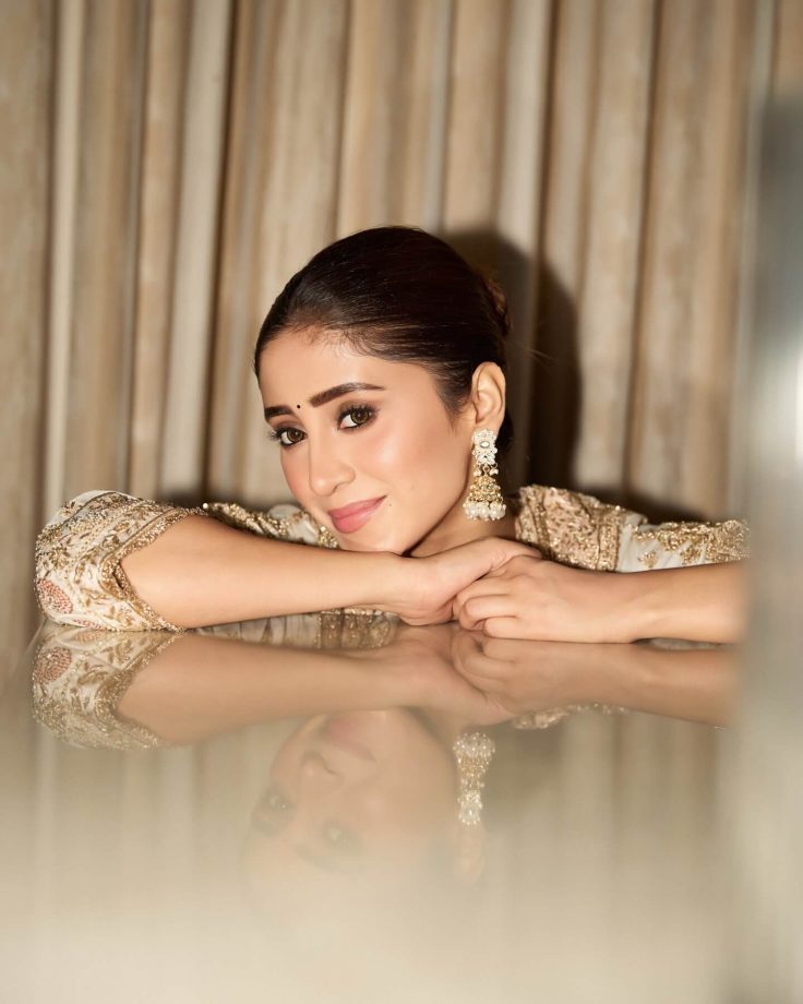 YRKKH'S Shivangi Joshi Turns Regal In An Off-White Anarkali With Jhumkas - See Pics 993074