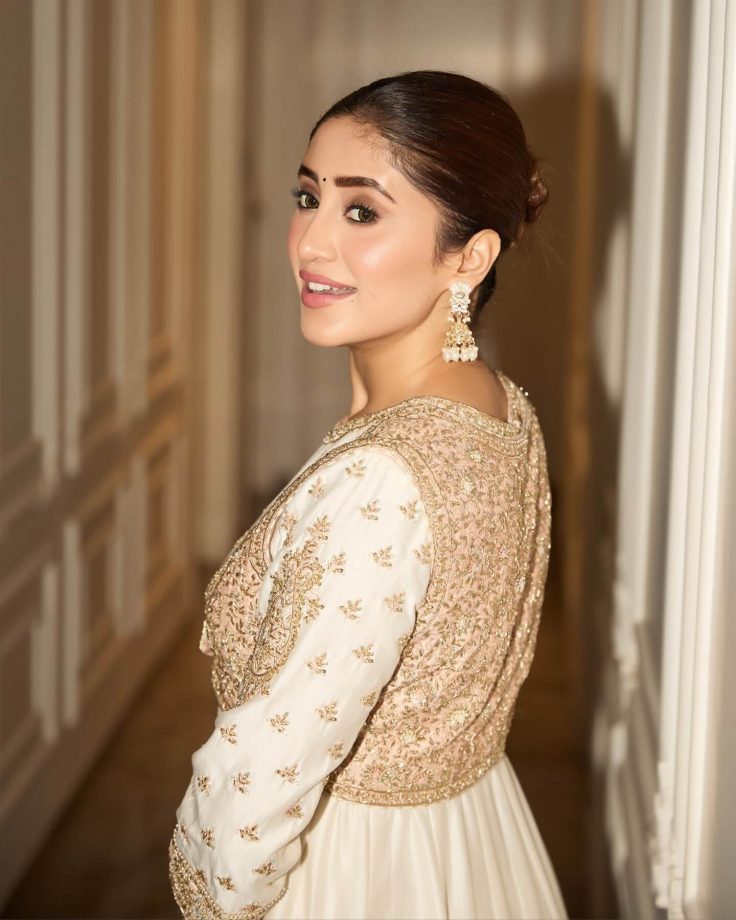 YRKKH'S Shivangi Joshi Turns Regal In An Off-White Anarkali With Jhumkas - See Pics 993059