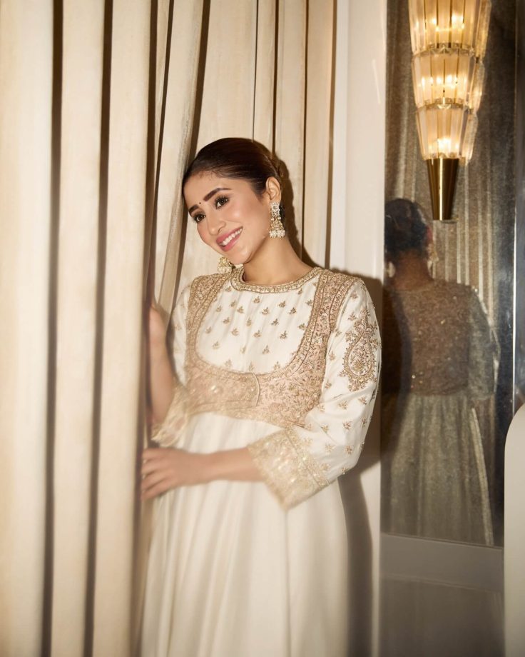 YRKKH'S Shivangi Joshi Turns Regal In An Off-White Anarkali With Jhumkas - See Pics 993060