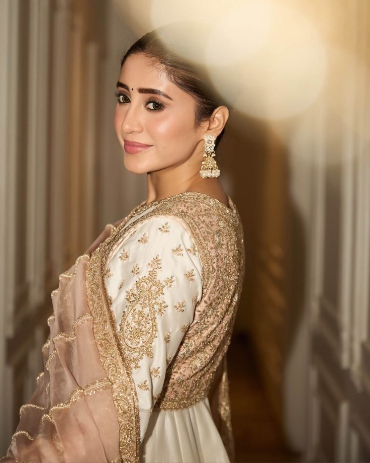 YRKKH'S Shivangi Joshi Turns Regal In An Off-White Anarkali With Jhumkas - See Pics 993061