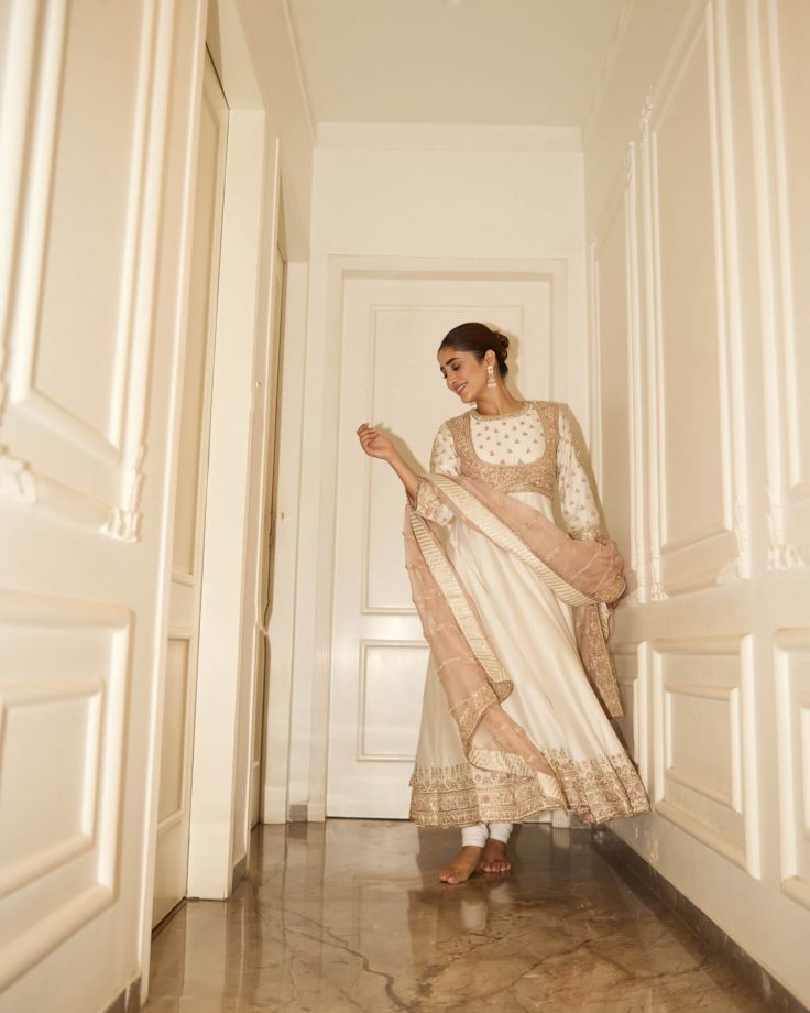 YRKKH'S Shivangi Joshi Turns Regal In An Off-White Anarkali With Jhumkas - See Pics 993064