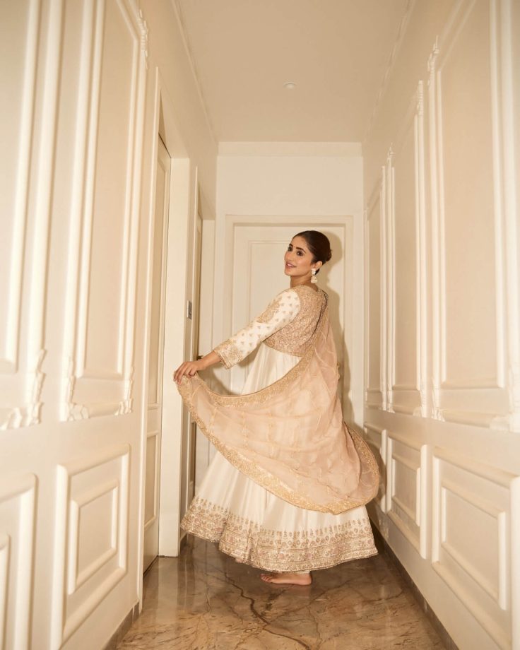 YRKKH'S Shivangi Joshi Turns Regal In An Off-White Anarkali With Jhumkas - See Pics 993066