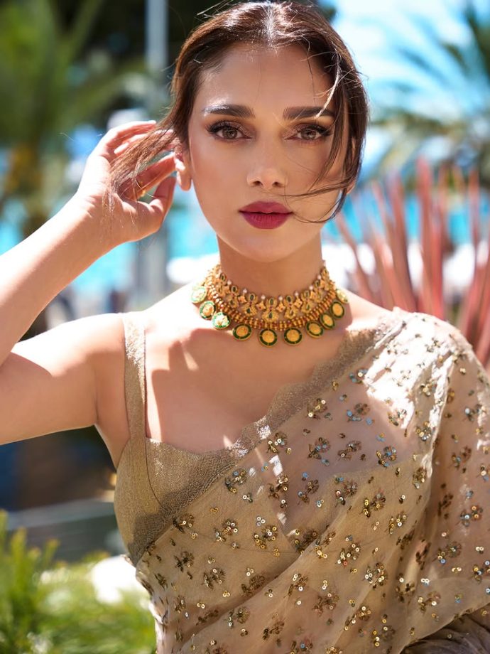 Aditi Rao Hydari Makes Traditional Saree Look Ultra Glamorous 998867
