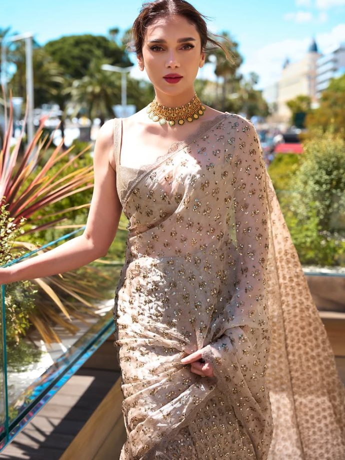 Aditi Rao Hydari Makes Traditional Saree Look Ultra Glamorous 998863