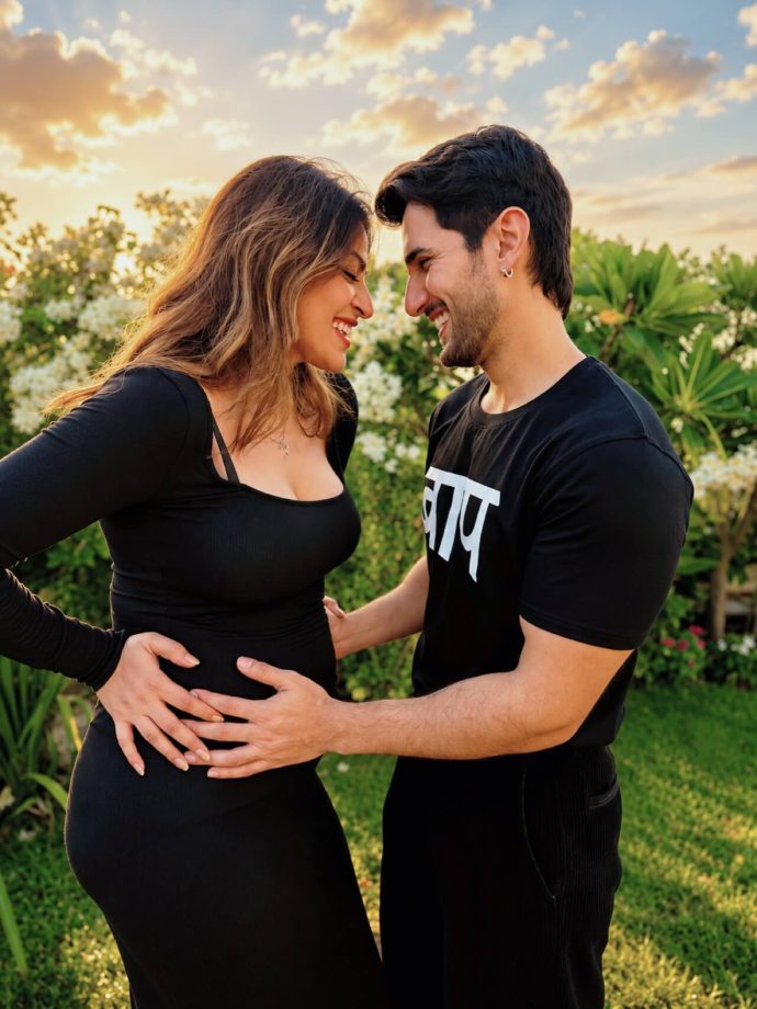 Aditya Seal Announces First Pregnancy With Wife Anushka Ranja, Actor's 'Baap' T-Shirt Says It All 998760