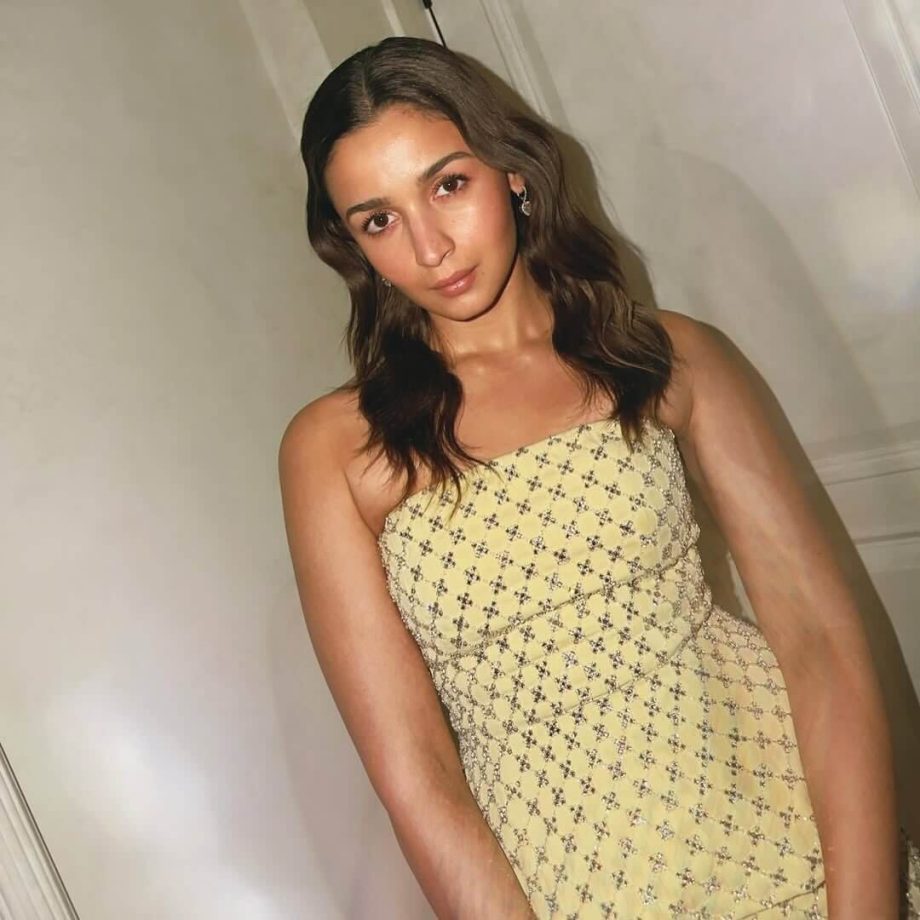 Alia Bhatt Makes Summer Glam Easy Yet Fashionable In A Strapless Co-ord Set 996413