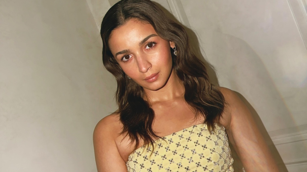 Alia Bhatt Makes Summer Glam Easy Yet Fashionable In A Strapless Co-ord Set 996414