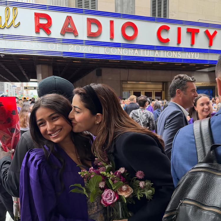 Ananya Panday Flies to New York to Celebrate Sister Rysa Panday’s NYU Graduation 997454