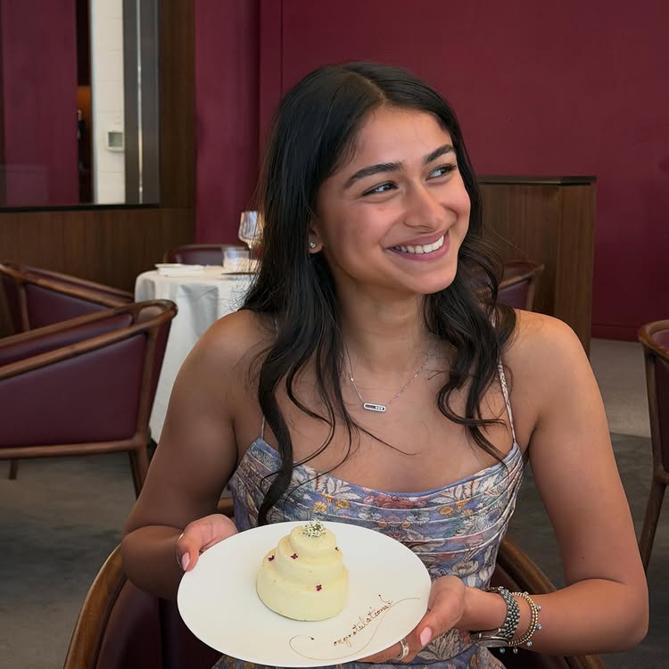 Ananya Panday Flies to New York to Celebrate Sister Rysa Panday’s NYU Graduation 997450