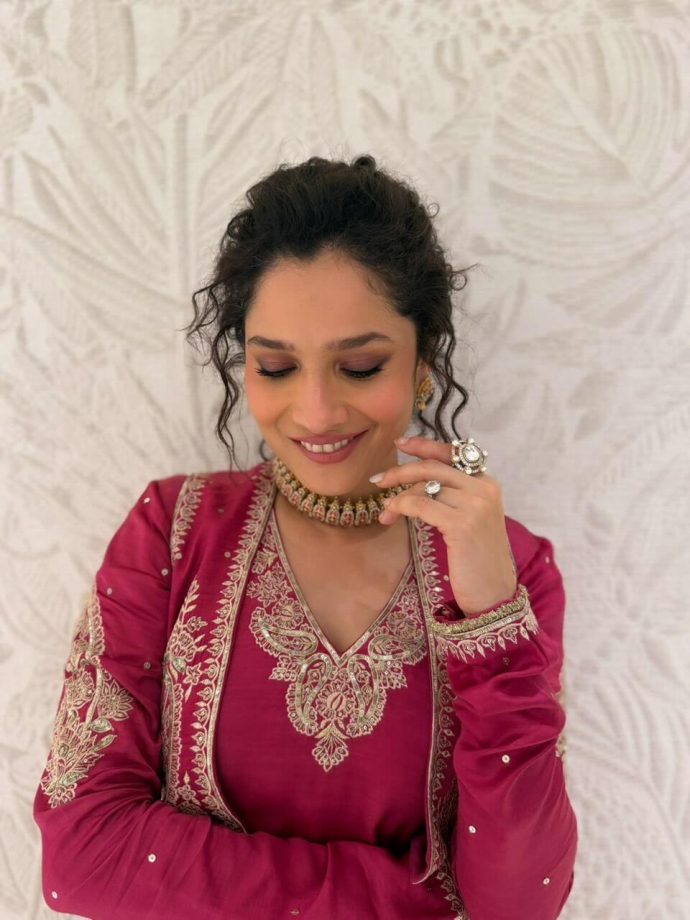 Ankita Lokhande Keeps It Classic in a Beautiful Pink Anarkali 998141