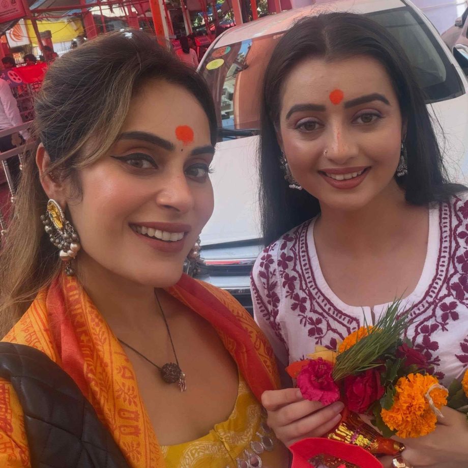 Bigg Boss 18 Besties Shrutika Arjun And Chahat Pandey Reunite, Vibe Together Visiting Siddhivinayak Temple 998716