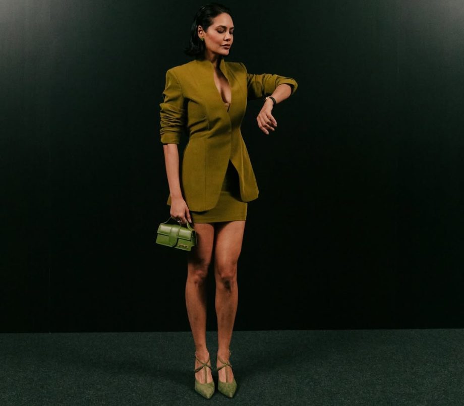 Esha Gupta Gives Major Fashion CEO Vibes in Latest Look 998041