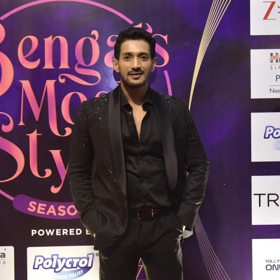 Hot Hunks Who Ruled The Red Carpet At TRENDS Presents IWMBuzz.com’s Bengal’s Most Stylish Season 3 996998
