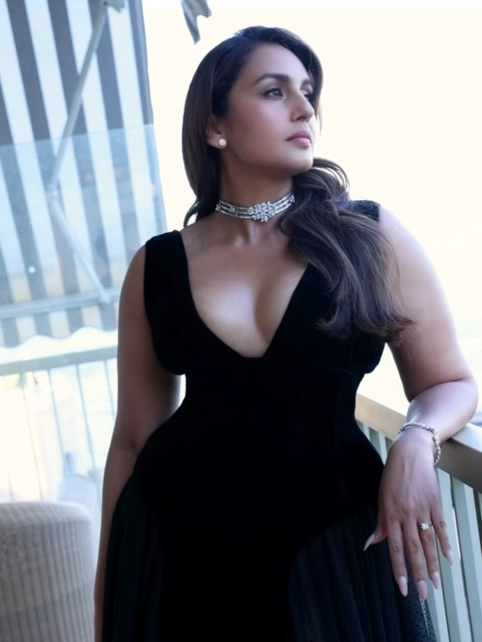 Huma Qureshi Drops Pictures From Cannes In Stunning Black Gown: Checkout 998871