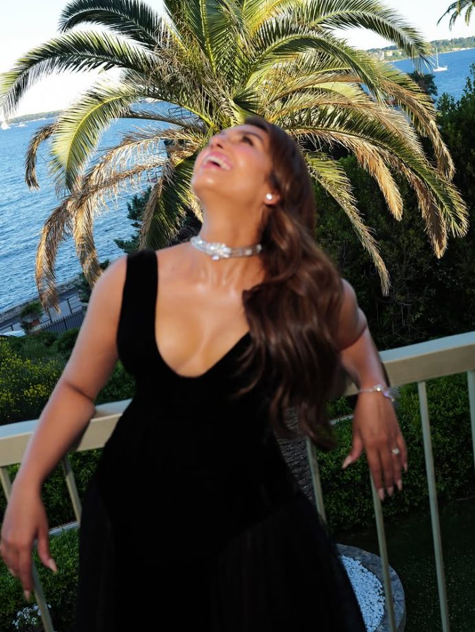 Huma Qureshi Drops Pictures From Cannes In Stunning Black Gown: Checkout 998870