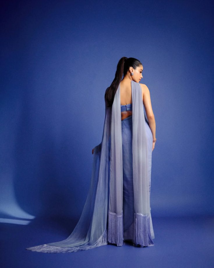 Janhvi Kapoor Brings Back Dreamy Chiffon Sarees At Peddi Trailer Launch 997777