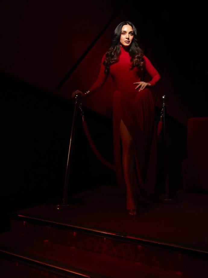Kiara Advani brings full drama to the spotlight in a striking red dress 997565