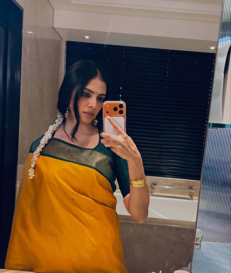 Malavika Mohanan’s Silk Saree Look Feels Straight Out of a Chennai Daydream 997478