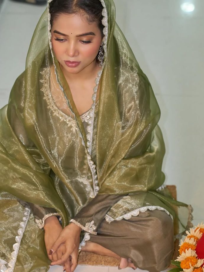 Manisha Rani Steps Into Her New Home In Mumbai, Shares Glimpse From 'Griha Pravesh' Puja 996494
