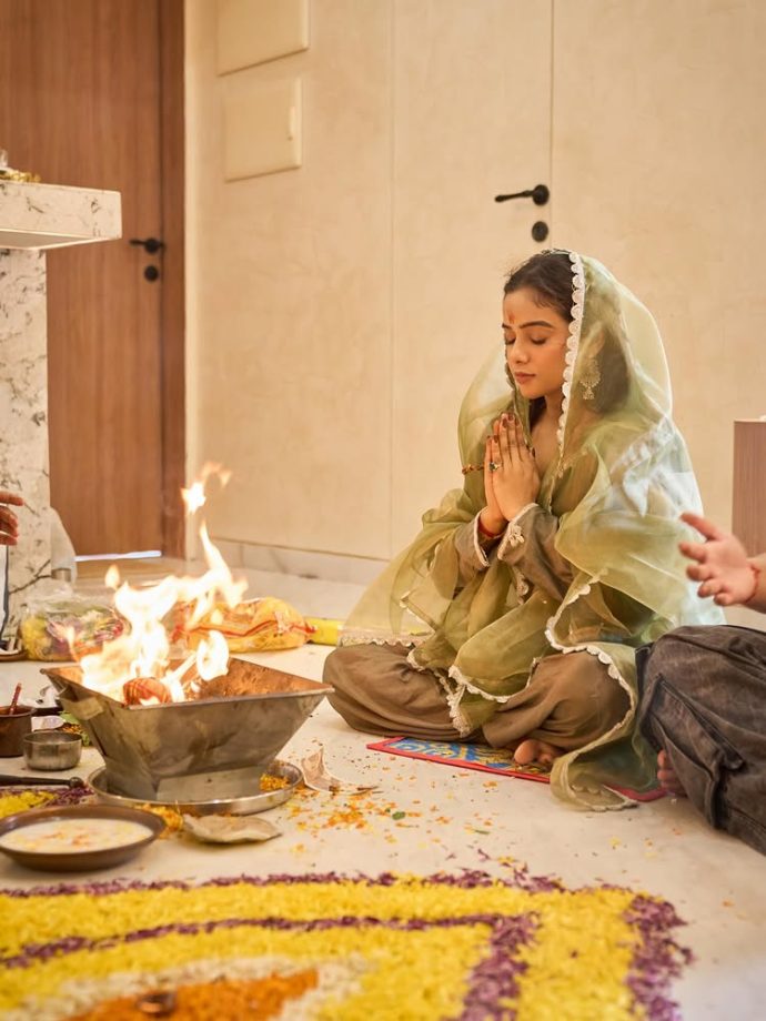 Manisha Rani Steps Into Her New Home In Mumbai, Shares Glimpse From 'Griha Pravesh' Puja 996497