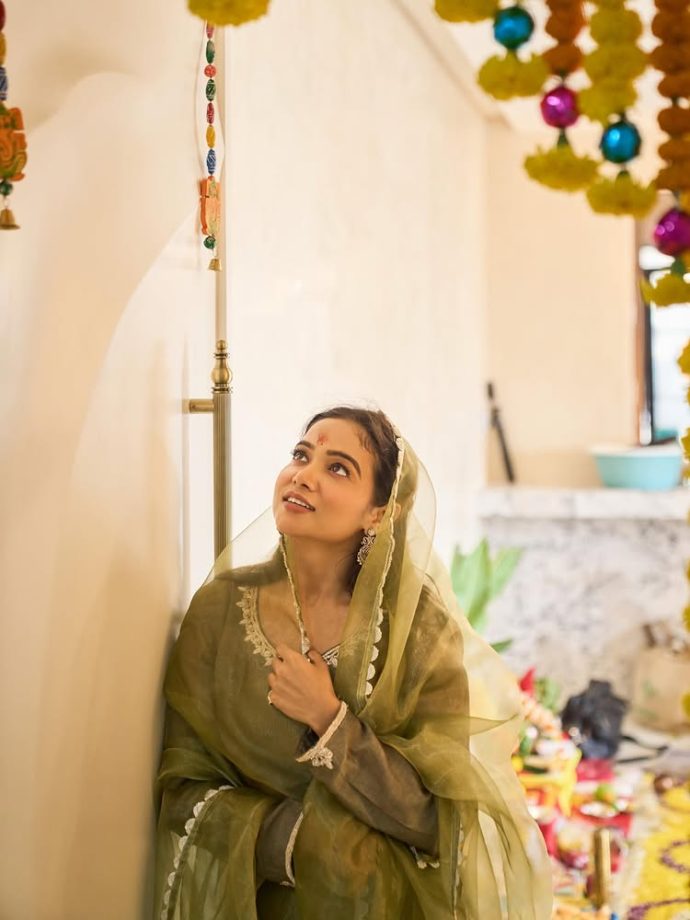 Manisha Rani Steps Into Her New Home In Mumbai, Shares Glimpse From 'Griha Pravesh' Puja 996492
