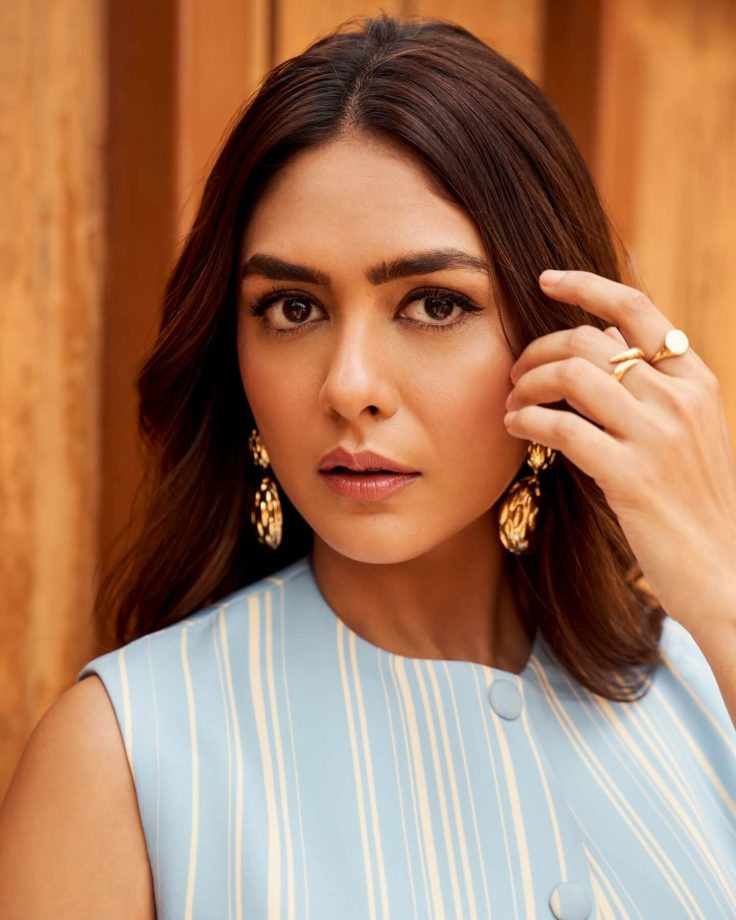 Mrunal Thakur keeps it sharp in a pastel co-ord with a clean, modern edge 996676