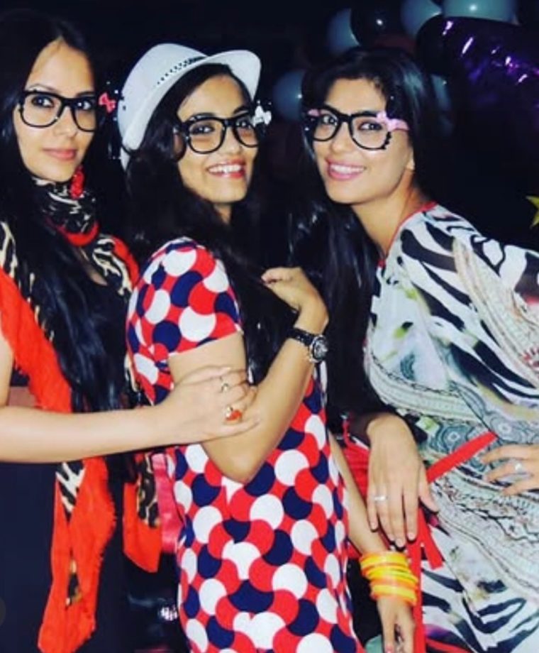 Neha Swami Sparks Nostalgia, Shares Throwback Pictures With Sanaya Irani, Ankita Lokhande & Others 997083