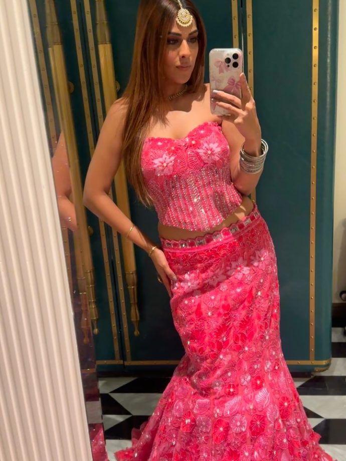 Nia Sharma brings bold glamour to festive fashion in a striking pink lehenga 997633