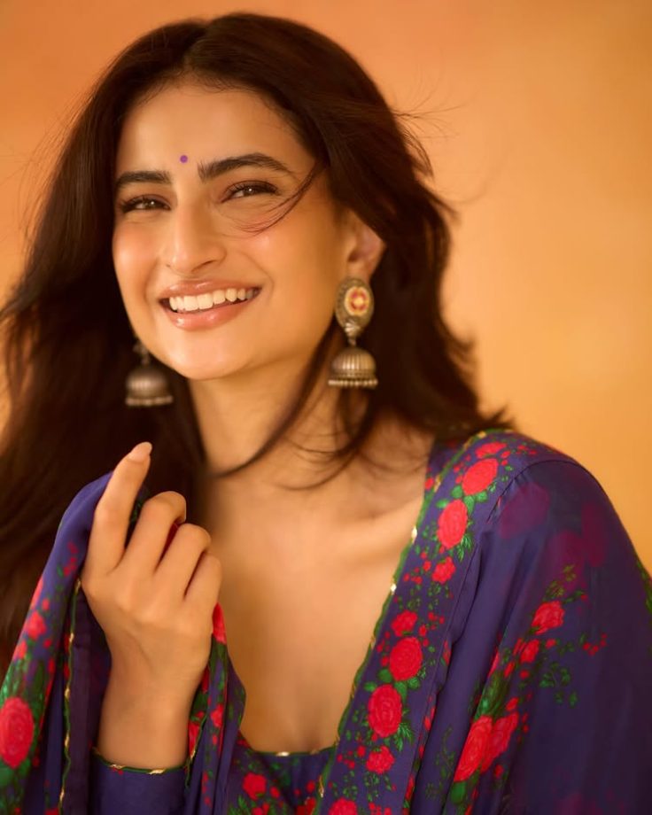 Palak Tiwari brings soft drama and desi charm in a floral anarkali 997580