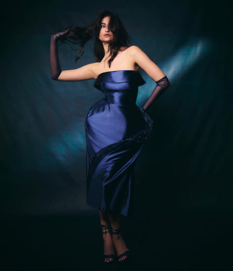 Palak Tiwari Owns the Spotlight in a Sculpted Blue Satin Look 998131